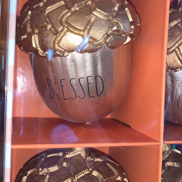 Rae Dunn Acorns- Set of 4 - Picture 4 of 7